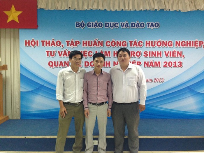 Chuyên gia Vũ Tuấn Anh (Viện Quản lý Việt Nam - thứ nhất bên phải)